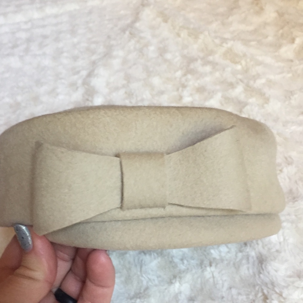 Vintage cream pillbox hat